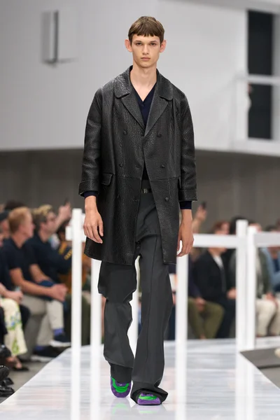 Look 15